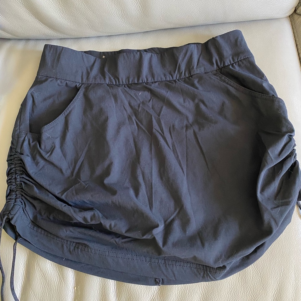 Columbia | BNWOT Black Ruched Mini Skirt medium